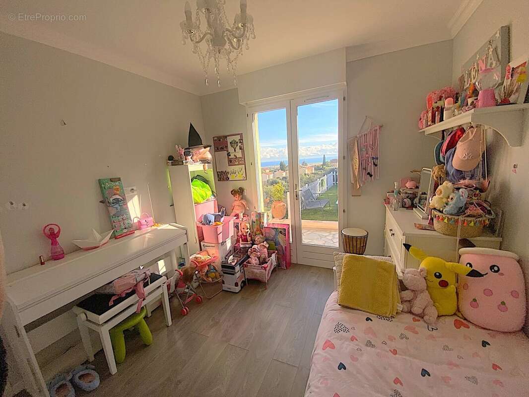 Maison à SAINT-LAURENT-DU-VAR