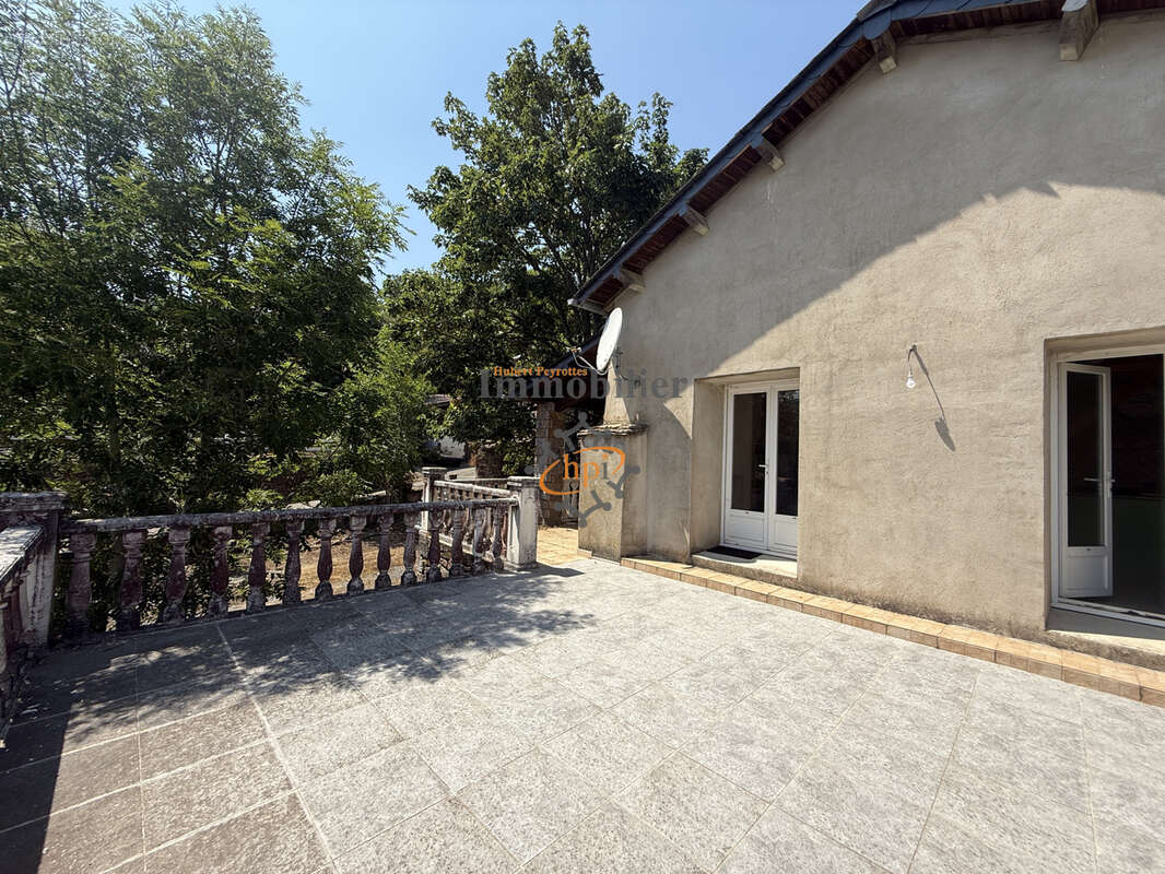 Vente Maison avec dépendances et terrains Montaigut - photo 6