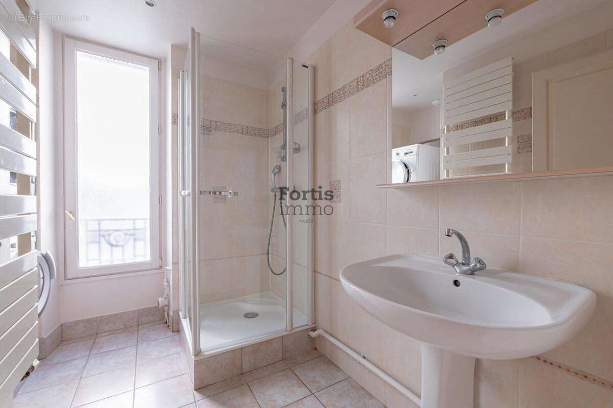 Appartement à PARIS-14E