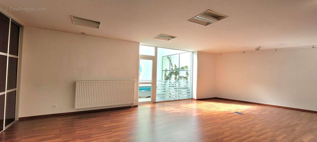 Commerce à RAON-L'ETAPE