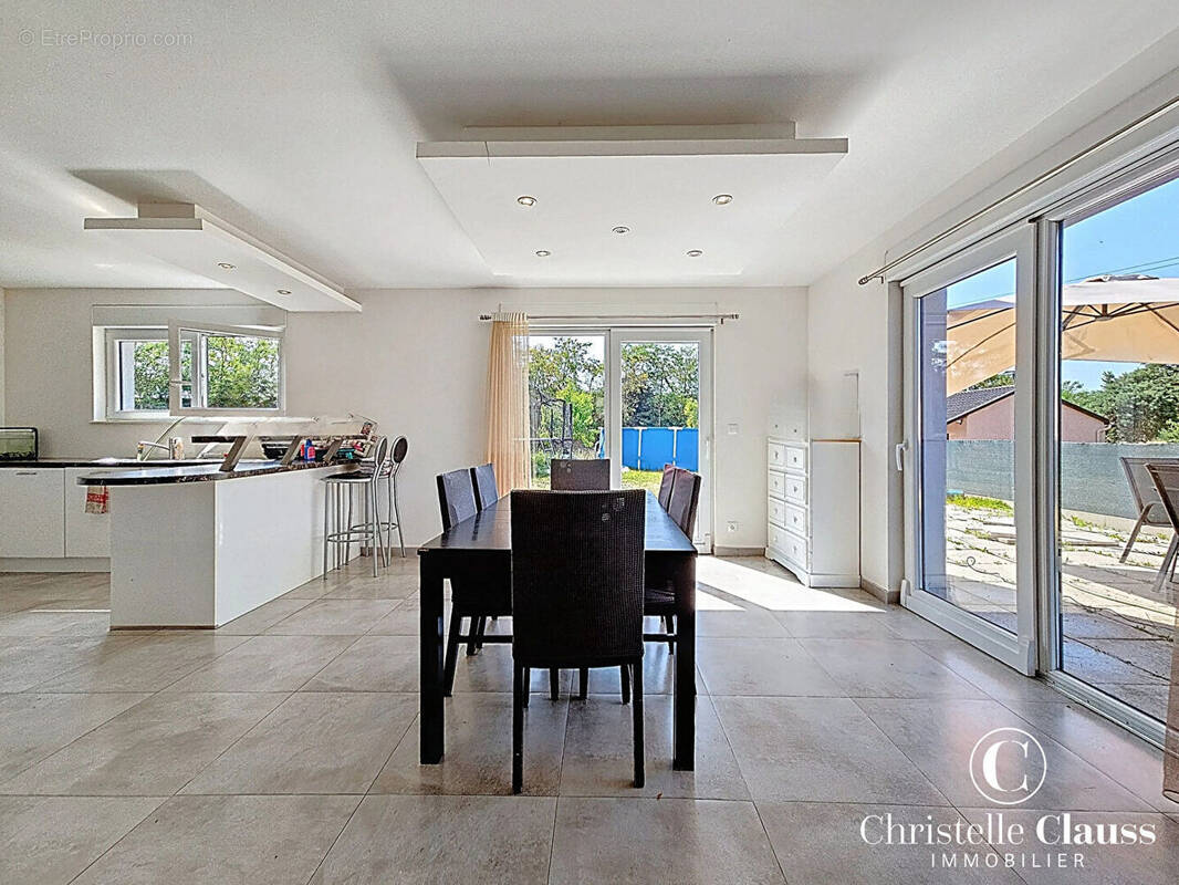 Maison à SAINTE-CROIX-EN-PLAINE