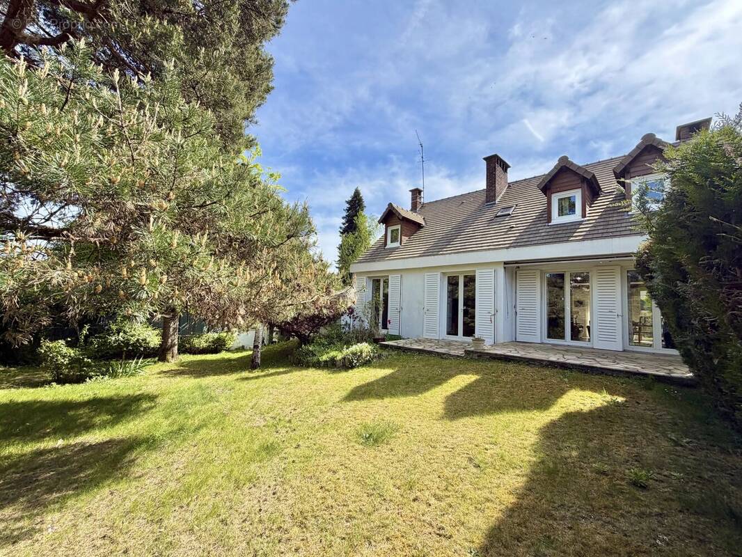 Maison à VERRIERES-LE-BUISSON