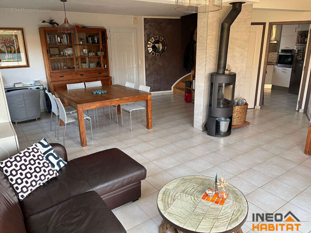 Maison à LA CHAPELLE-CHAUSSEE