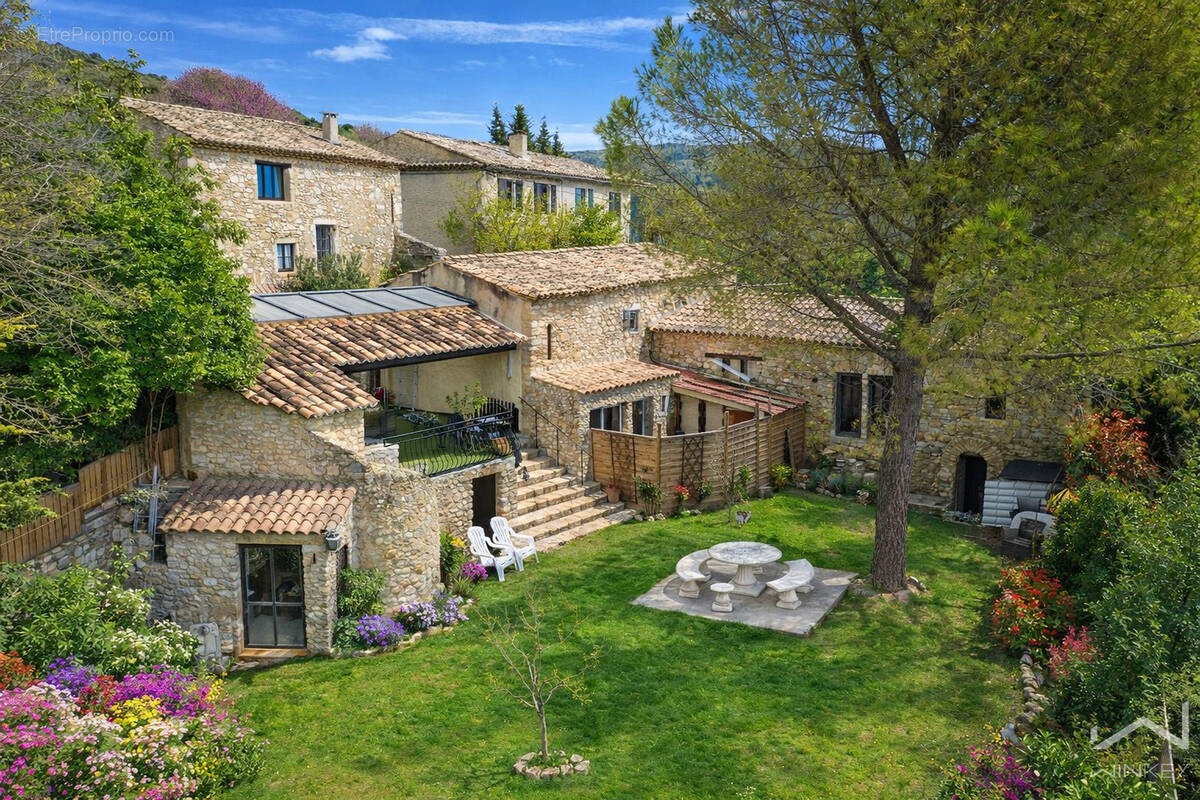 Maison à SAINT-MONTAN
