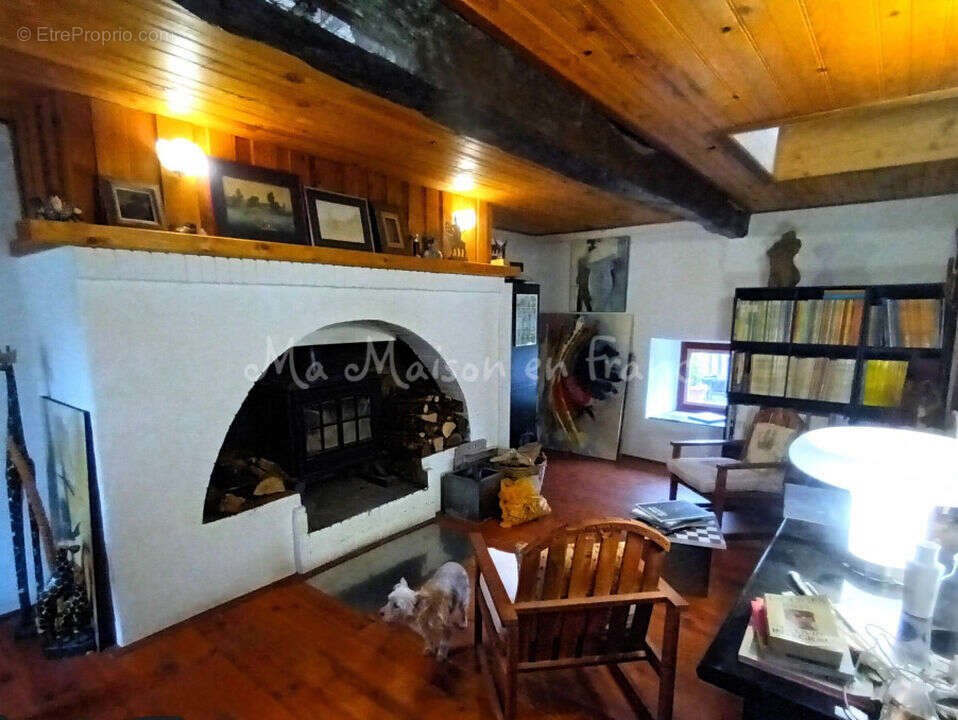 Maison à CHATEL-MONTAGNE