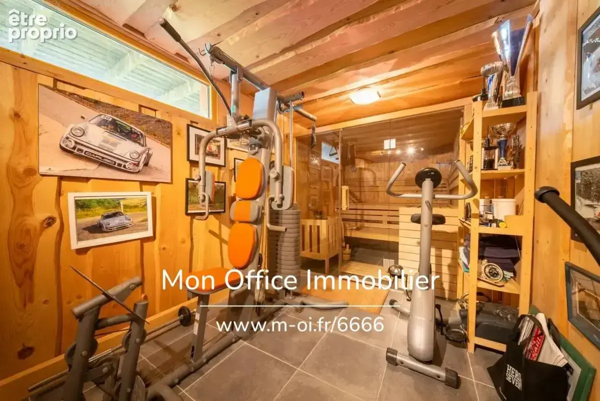 Référence : 6666-CLG - Chalet de type 7 en madrier de 240m² sur une parcelle de 1500m² à La Joue du Loup - photo 10