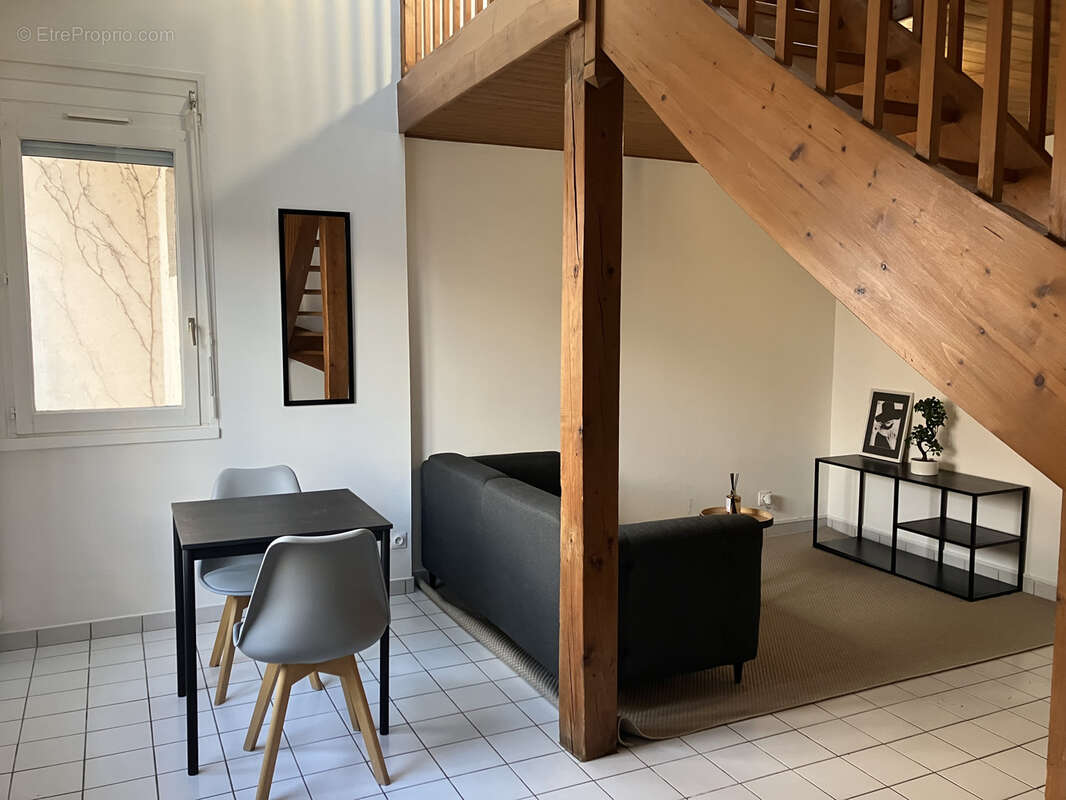 Appartement à SAINT-GENIS-LES-OLLIERES