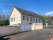 Maison à COMBREE