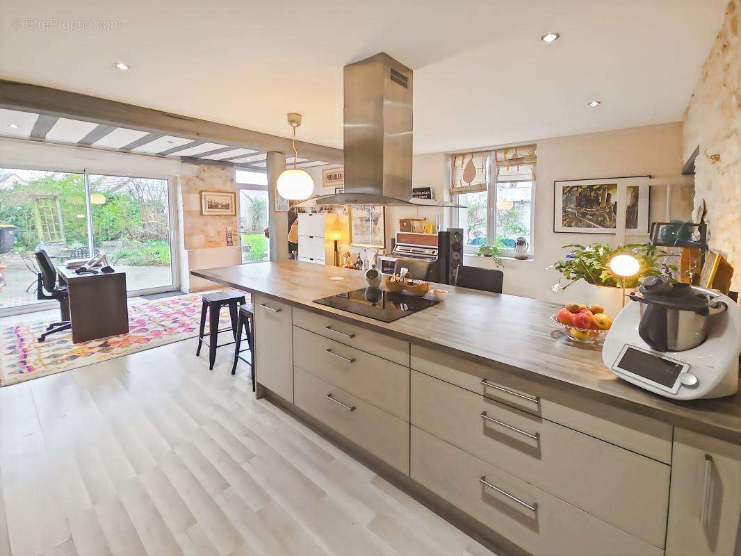 Maison à SAINT-JEAN-DE-BRAYE