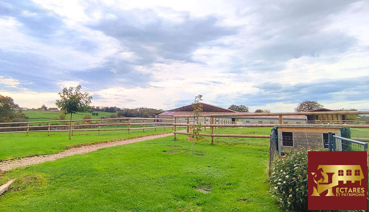 Maison à SAINT-BONNET-DE-JOUX