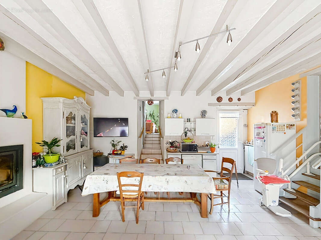 Maison à GENNES