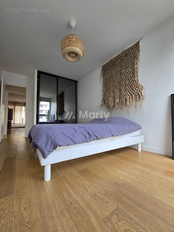 Grande chambre  - Appartement à BOULOGNE-BILLANCOURT