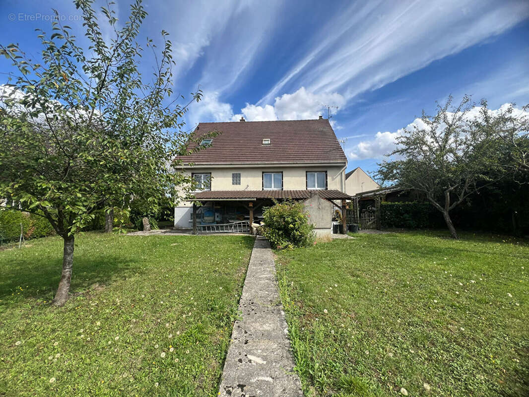 Maison à LA CHAPELLE-EN-SERVAL