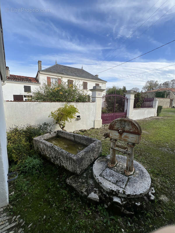 Maison à ASNIERES-LA-GIRAUD