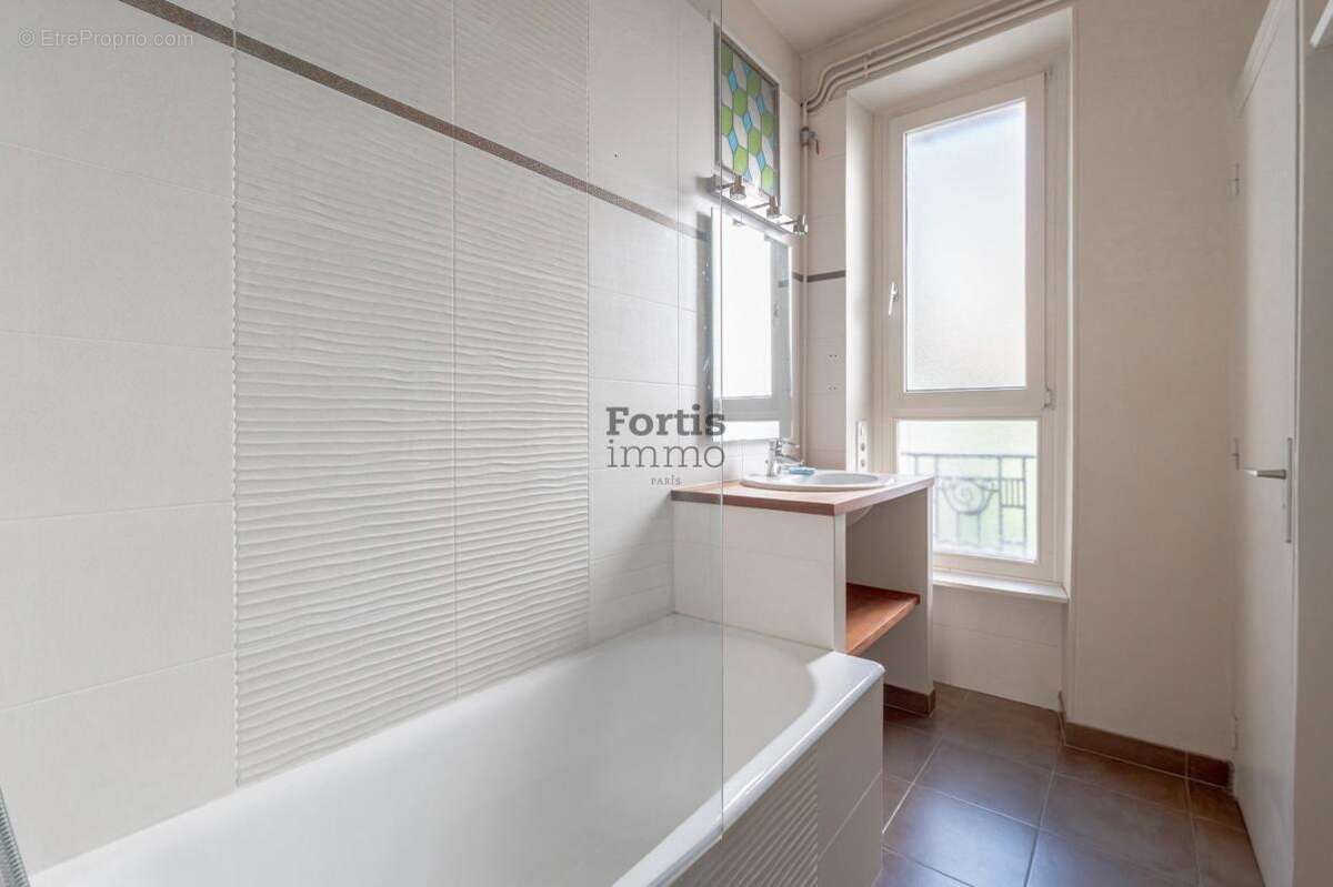 Appartement à PARIS-14E