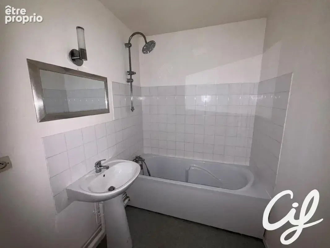 Maison T3 LA FRENAYE - 64.2 m2  130 000 Euros - photo 6