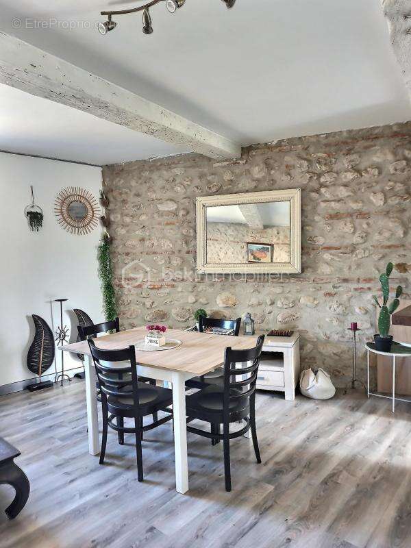 Maison à SAINT-ESTEVE