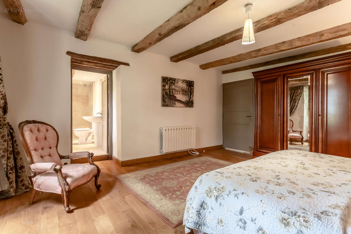 Maison à MONTAIGU-DE-QUERCY