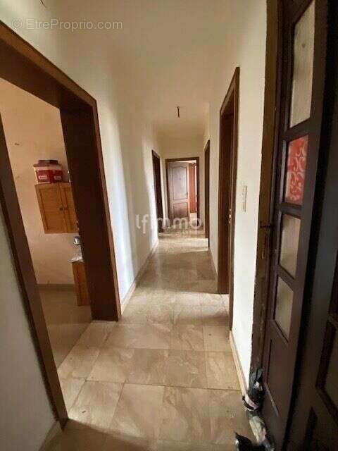 Immeuble comprenant un local commercial et deux appartements - photo 10