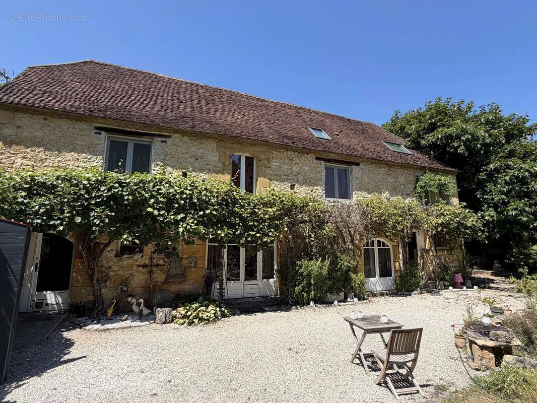 Maison de caractère avec gite indépendant, piscine et jardins, à quelques pas de Saint-Cyprien - photo 15