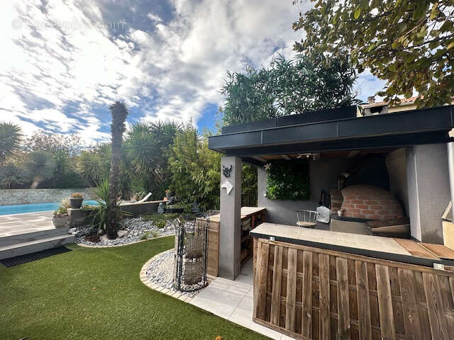 Maison à SAINT-LAURENT-D'AIGOUZE