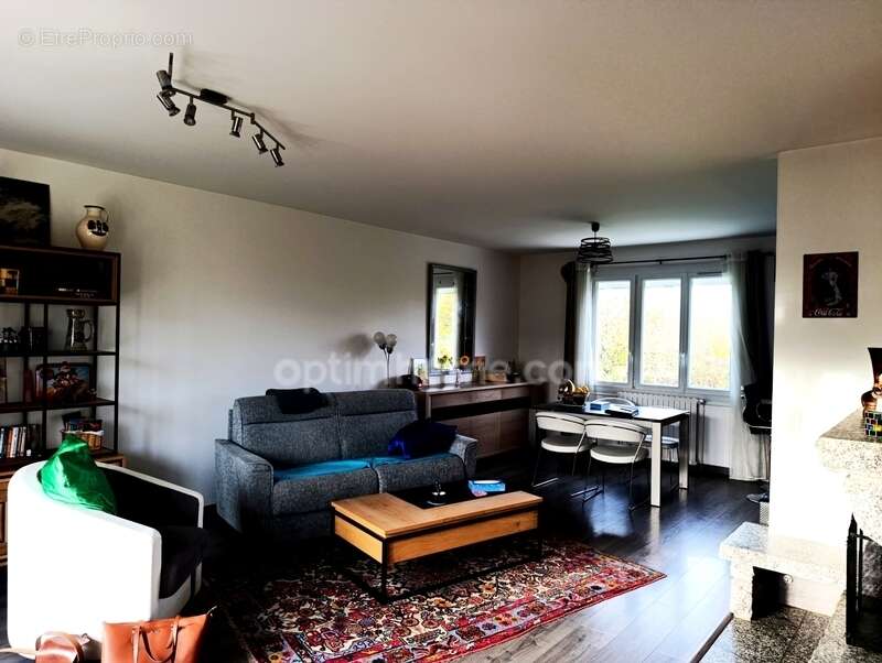 Maison à VERNOUX-EN-GATINE