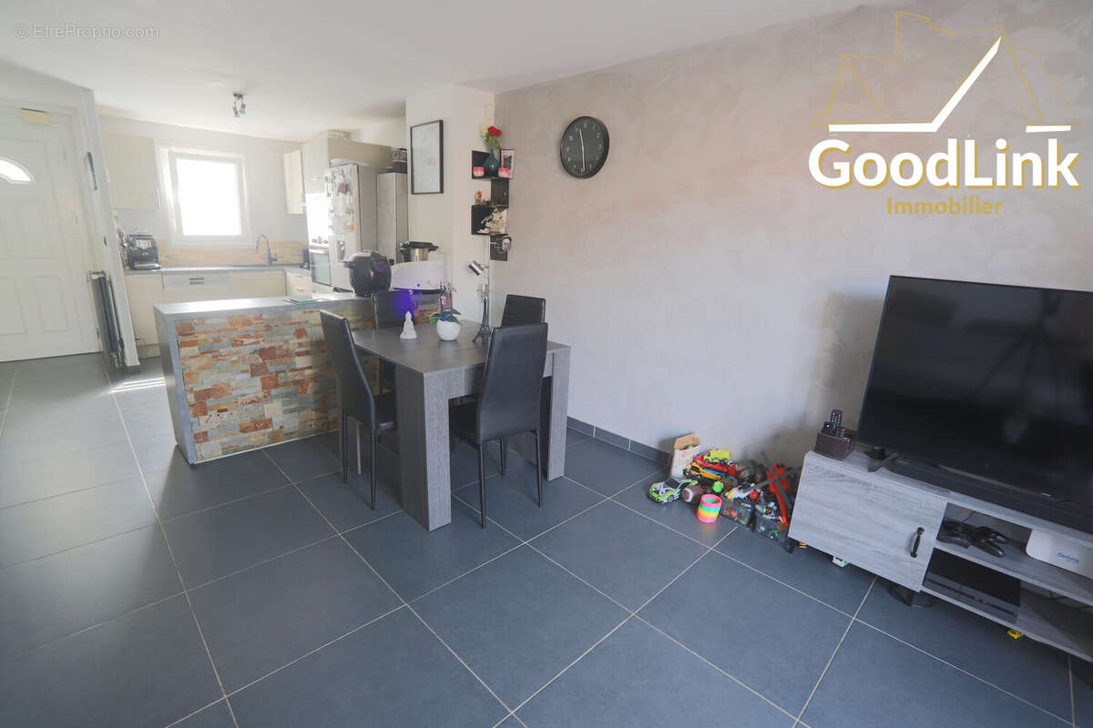 Maison à VERT-SAINT-DENIS