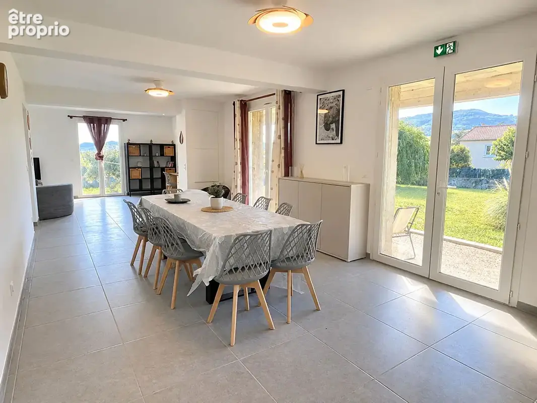 Maison rénovée 235 m² - 8 chambres - Terrain constructible 2 040 m² - Garage - Chomérac - photo 6
