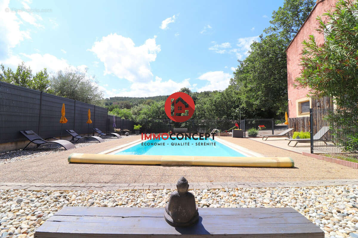 Maison à LAUDUN-L&#039;ARDOISE