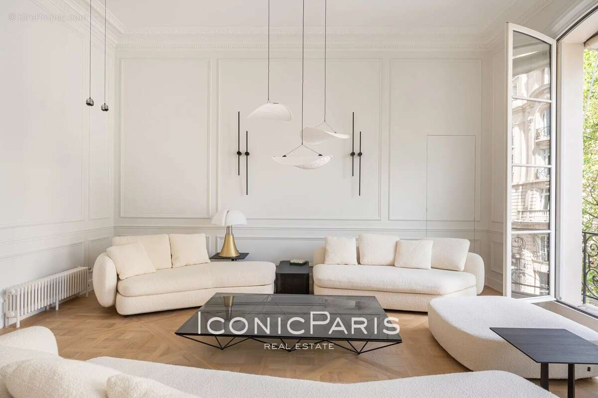 Appartement à PARIS-7E