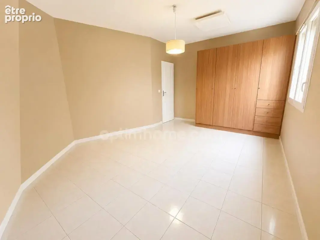Maison de plain-pied 155 m² avec garage de 92m2, piscine et terrain arboré à MONTAGNAC (34) - photo 5