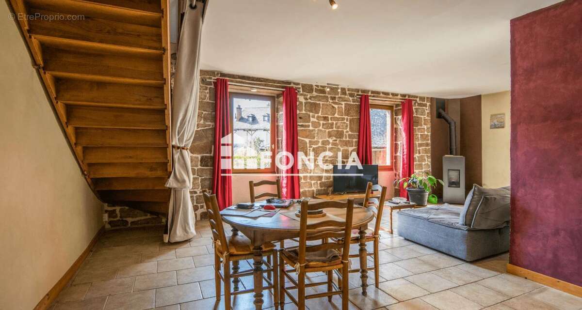 Maison à MARCILLAC-VALLON