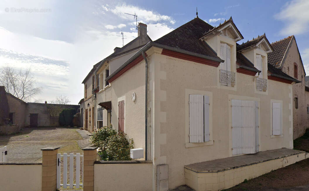 Maison à CERILLY