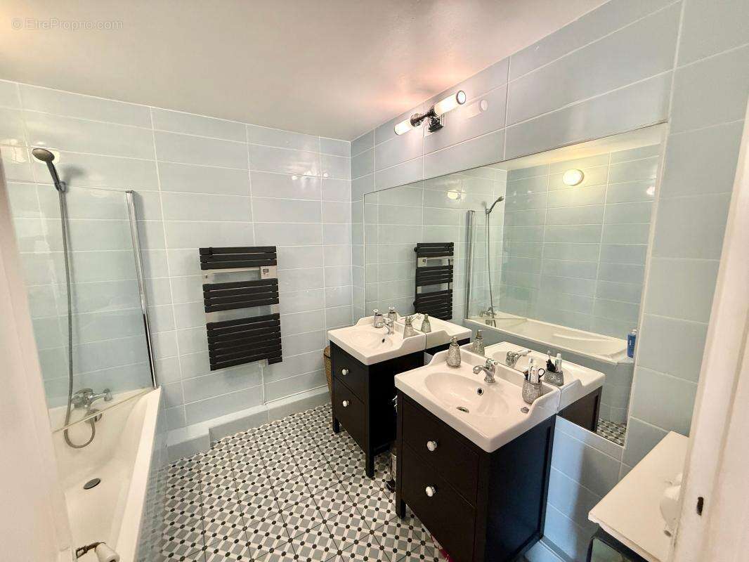 Appartement ancien T 4 - 89 m²- centre-ville - 2 chambres- Balcons, Cave - photo 16