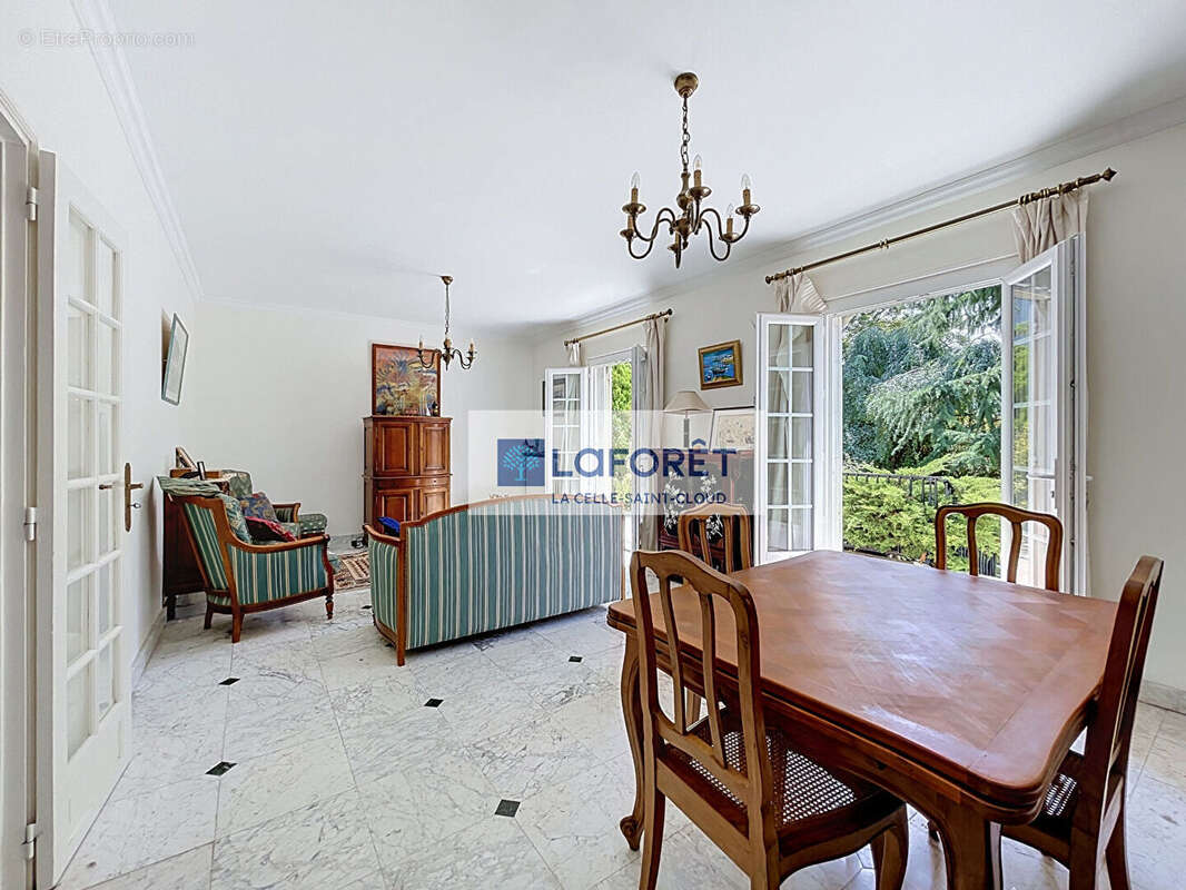 Versailles Glatigny - Maison familiale 7 pièce(s) 150 m2 sur 671m² de terrain - photo 2