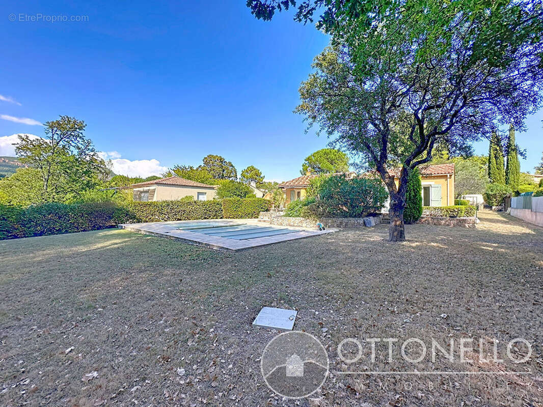Maison à ROQUEBRUNE-SUR-ARGENS
