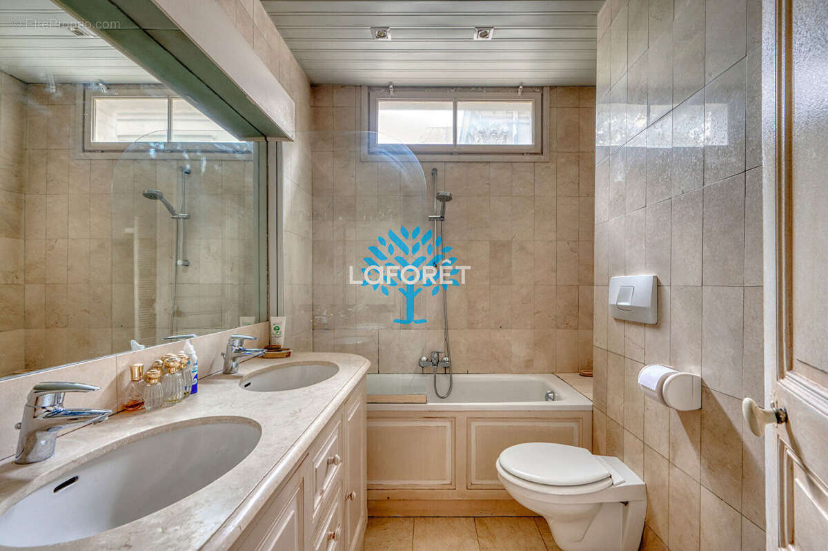 Maison à NEUILLY-SUR-SEINE