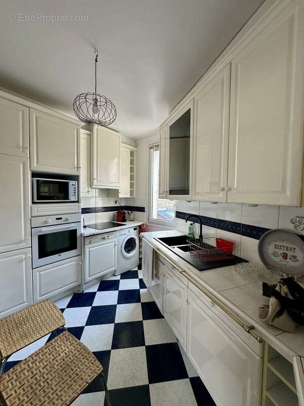 Appartement à PARIS-14E