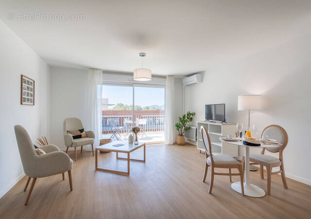 Appartement à ROQUEBRUNE-SUR-ARGENS