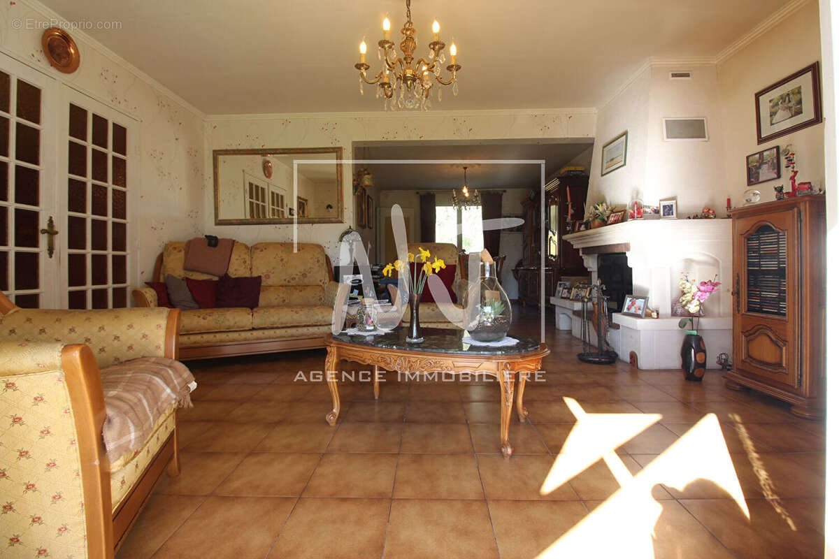 Maison à vendre à Mozé sur Louet avec jardin et garage - photo 3