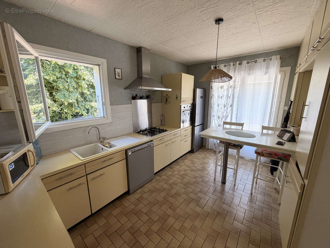 À Tully, Maison de 147m2 à vendre 260000 € - photo 6