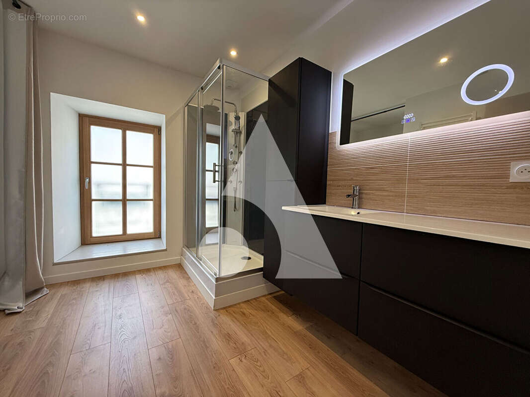 Appartement à JUGON-LES-LACS