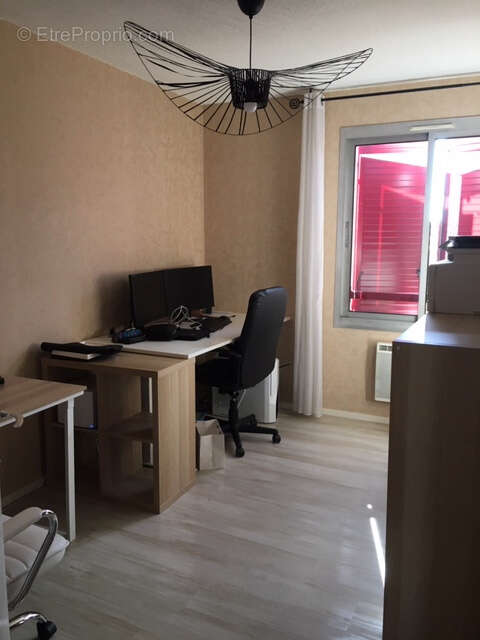 Clermont Ferrand pradelle T5 de 96 m2, 3 chambres, balcon, séjour double, sdb, cuisine équipée libre, parking - photo 19