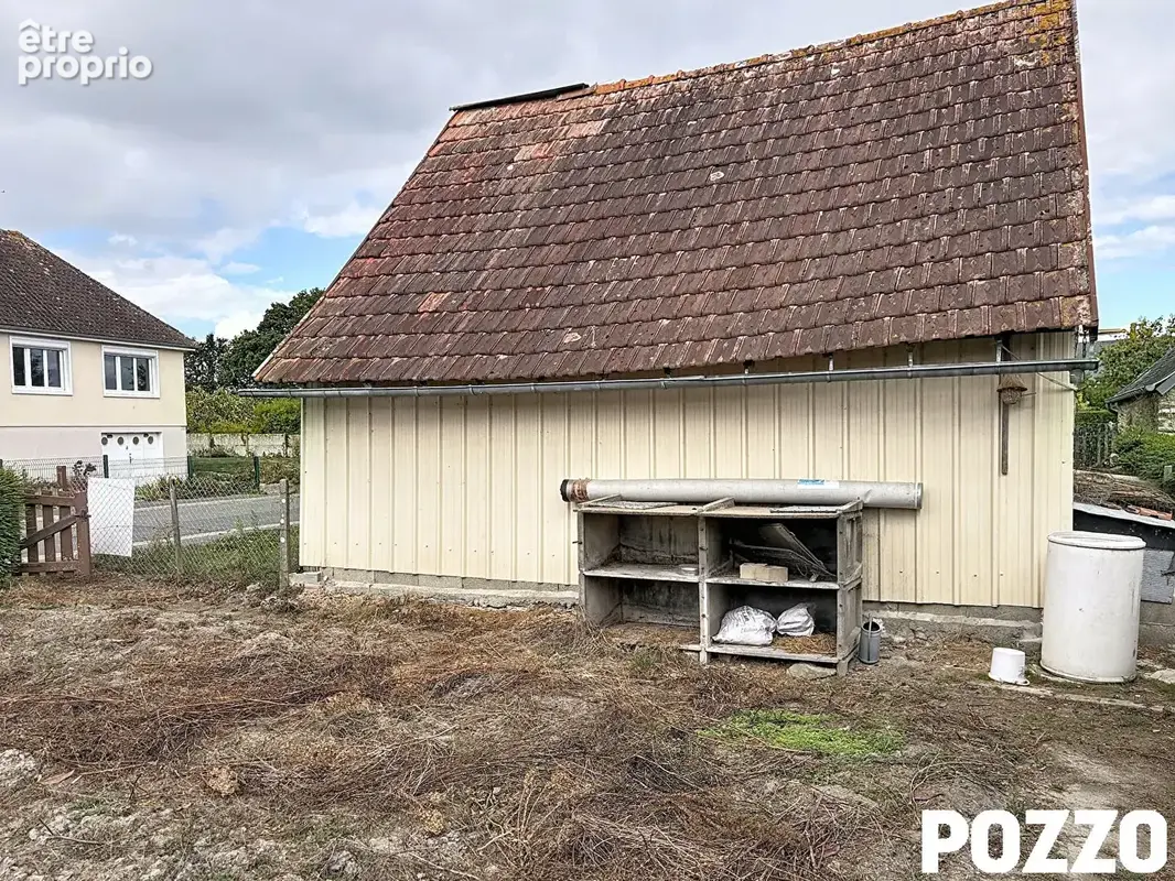 bâtiment à restaurer ou stokage bourg de Vains terrain de 165 m² - photo 4