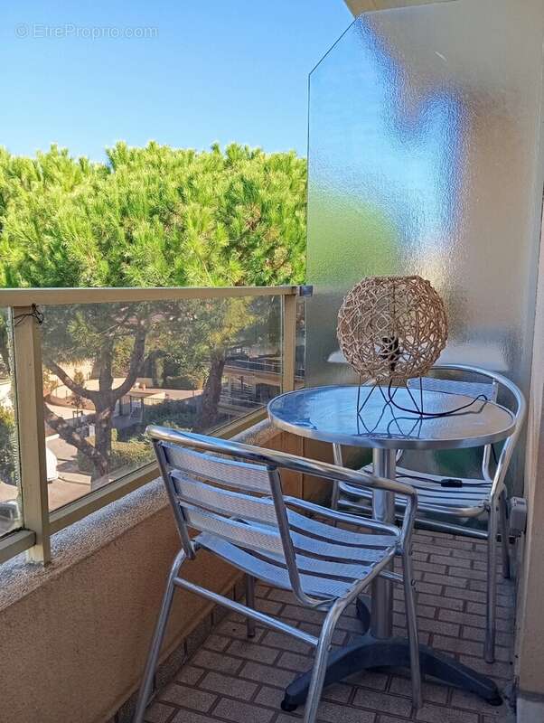 Appartement à SAINT-LAURENT-DU-VAR