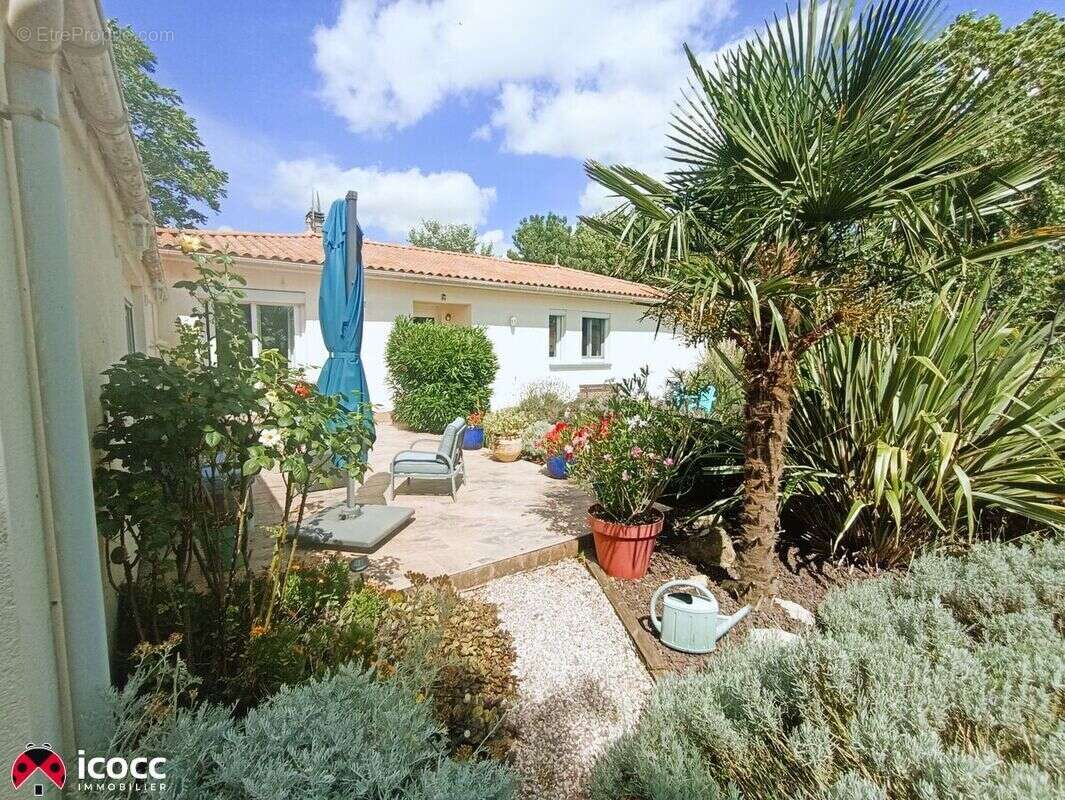 Maison 168 m² à La Bretonniere-La-Claye  - photo 2