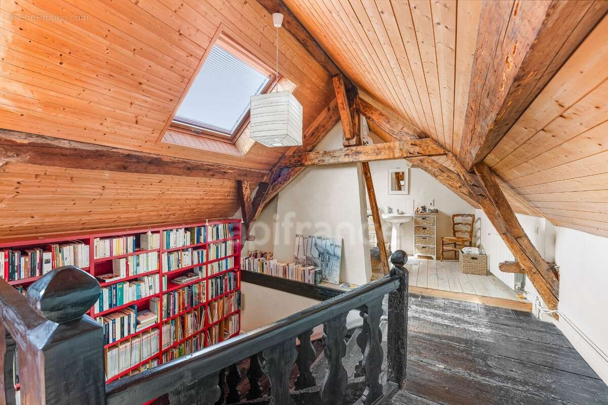 Maison à vendre 10 pièces GEX (01) - photo 8