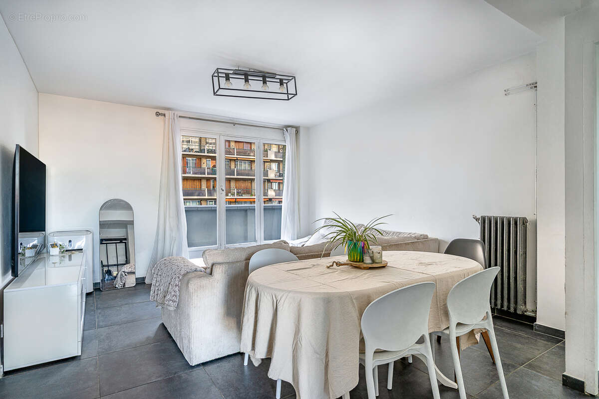 Appartement à MARSEILLE-4E