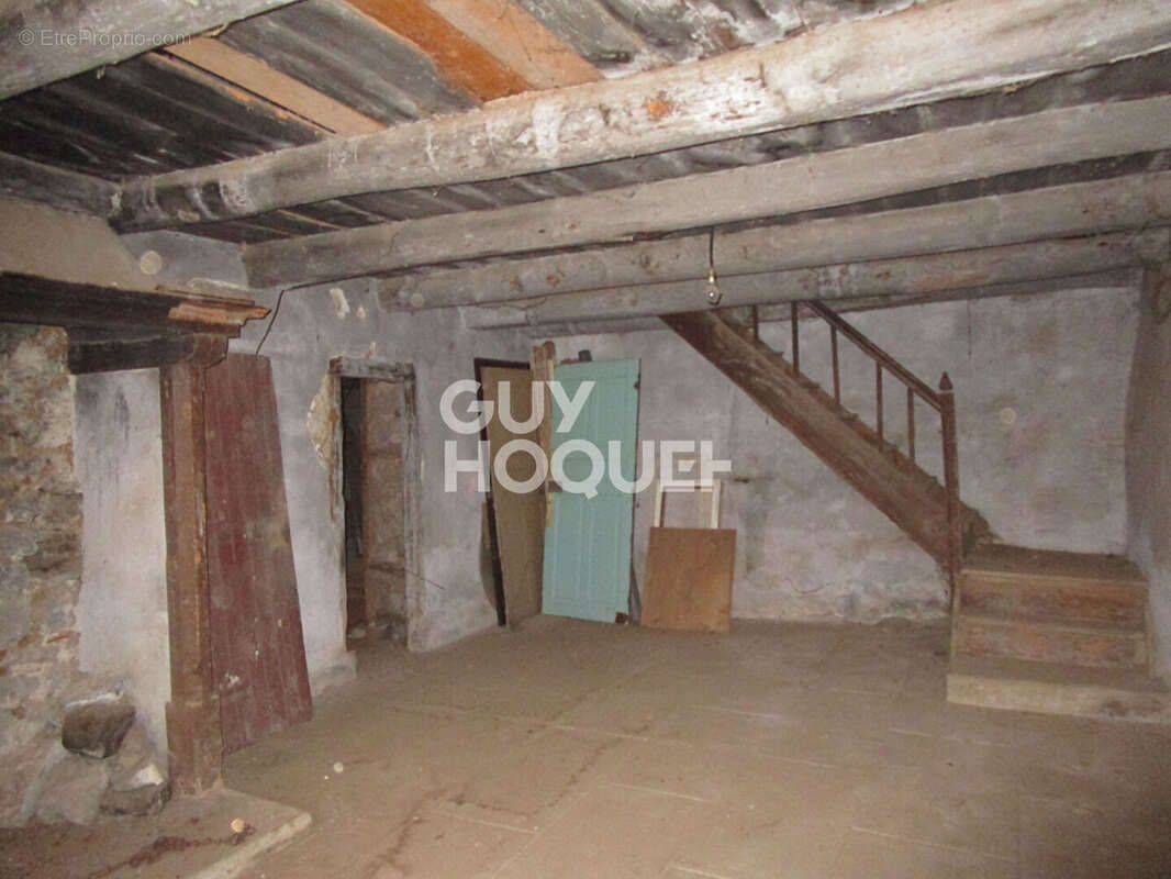 Maison à SAINT-PRIVAT-DU-DRAGON