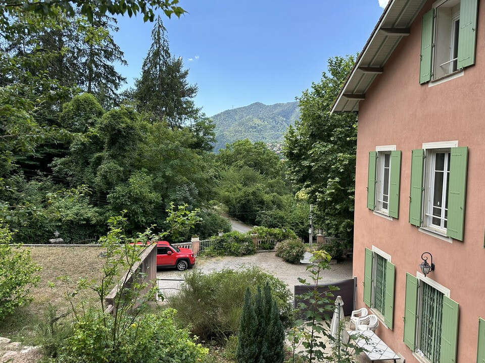À vendre, moitié droite d’une magnifique maison de maître avec garage et jardin - photo 32